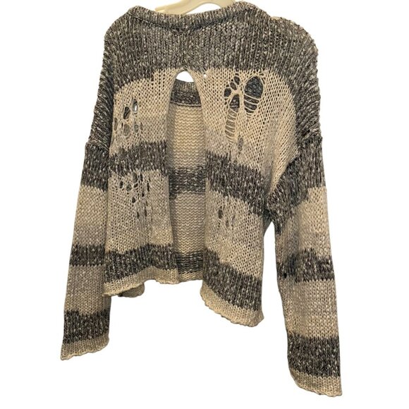 WILDFOX gray cream OPEN BACK distressed crochet knit sweater M - Picture 3 of 5